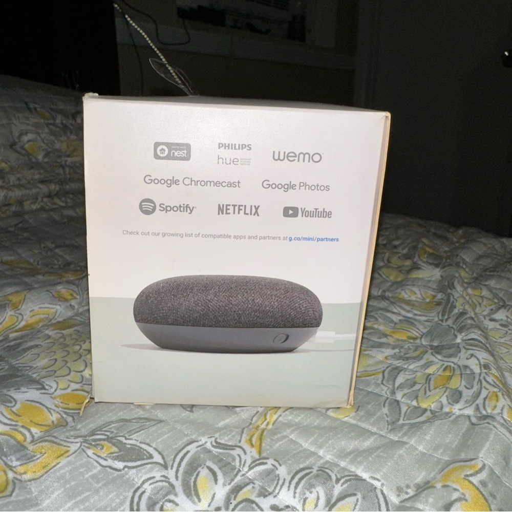 Google Home Mini - Picture 2 of 3